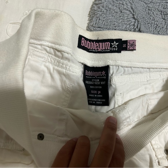 Pair of 2 White Shorts - Picture 3 of 6